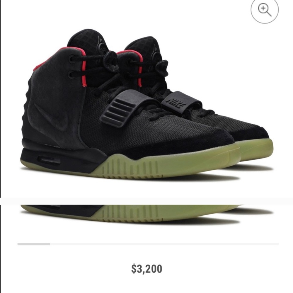 NIKE YEEZY